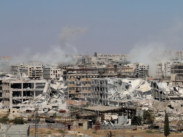 Tình hình chiến sự Syria mới cập nhật: Khói bốc lên sau các cuộc giao tranh giữa lực lượng ủng hộ Chính phủ Syria và phiến quân IS tại ngoại ô thành phố Aleppo