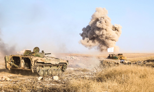 Xe tăng của phiến quân tấn công vào vị trí phòng ngự của quân chính phủ ở Tây Nam Aleppo