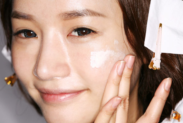 Dùng kem dưỡng ẩm đúng cách mang lại hiệu quả dưỡng ẩm cho làn da