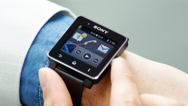 Sony chuyển sang dùng hệ điều hành Android Wear cùng thiết kế năng động với mẫu Sony Smartwatch 3 để làm mới smartwatch của hãng