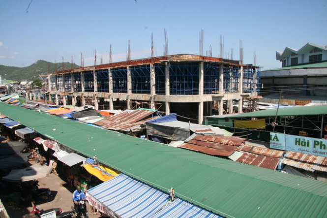 Để giữ chợ Đầm, Nha Trang, nhiều tiểu thương đã đồng loạt đóng cửa sạp