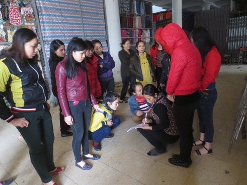Tiểu thương tại tỉnh Hà Tĩnh phản đối chính quyền để giữ chợ tại thị trấn Tây Sơn