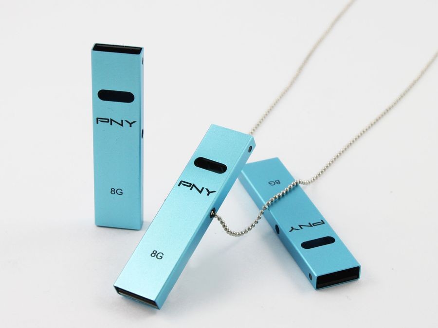 Mẫu USB giá rẻ PNY Attache Whistle 8GB có thiết kế độc đáo trông giống một chiếc còi huýt sáo