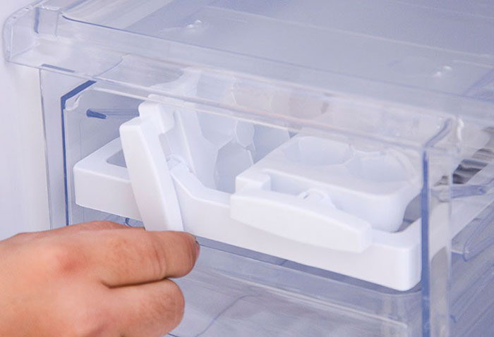 Tủ lạnh giá rẻ Sanyo SR-P205PN 186 lít có các ngăn thiết kế rộng và tiện dụng, giúp người dùng thoải mái lưu trữ và bảo quản thực phẩm