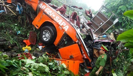 Hiện trường vụ tai nạn xe khách lao xuống vực Bát Xá thảm khốc. 