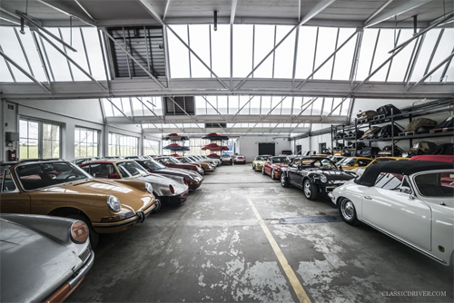 Hàng trăm chiếc xe ô tô Porsche tại hãng Early 911s của Hering