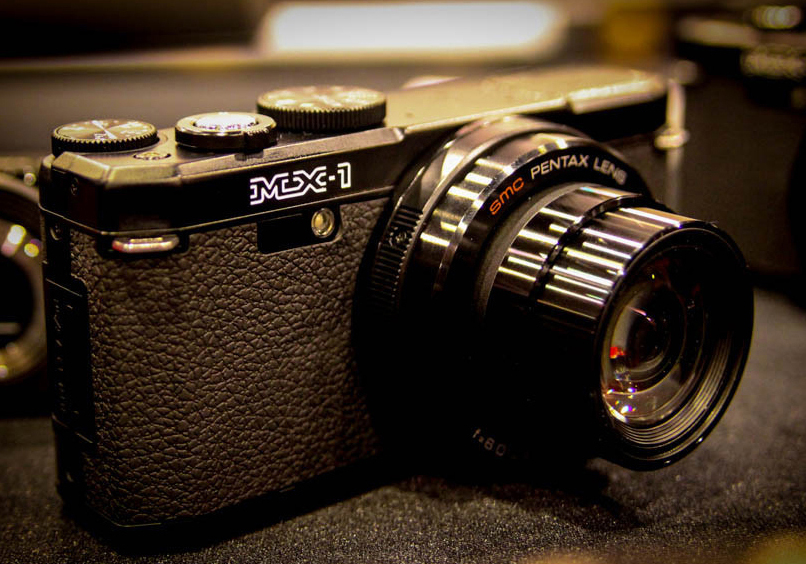 Pentax MX-1 được xem là chiếc máy ảnh bán với giá hấp dẫn nhất, hợp túi tiền nhất trong 6 mẫu máy ảnh