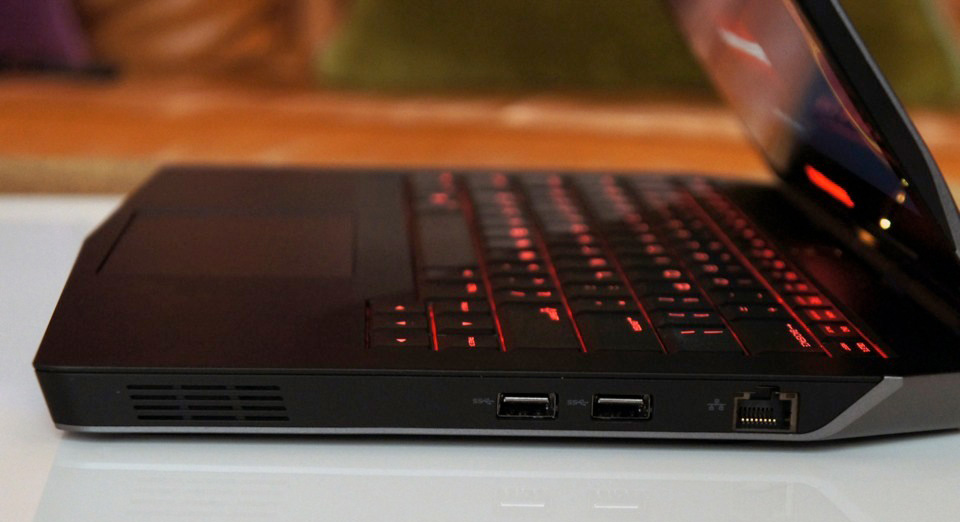 Dell Alienware 13 là laptop chơi game di động tốt nhất