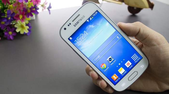 Samsung Galaxy Trend Plus hỗ trợ cả 2 camera trước và sau với camera sau có độ phân giải lên tới 5 MP và hỗ trợ cả đèn Flash LED
