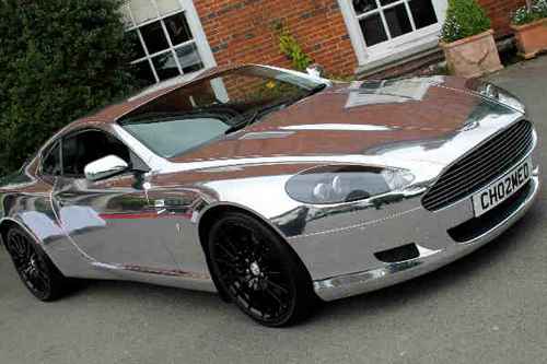 Jermaine Pennant đang sở hữu siêu xe hạng sang Aston Martin DBS có giá 257.000 USD