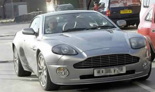 Wayne Rooney cũng đang sở hữu chiếc siêu xe hàng nội Aston Martin Vanquish S