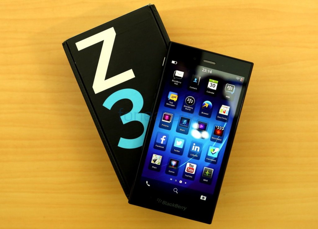 BlackBerry Z3 có thiết kế chắc chắn và mạnh mẽ