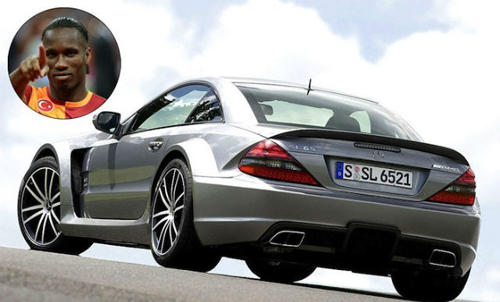 Didier Drogba đang sở hữu siêu xe thể thao Mercedes SL65 AMG lịch lãm và sang trọng