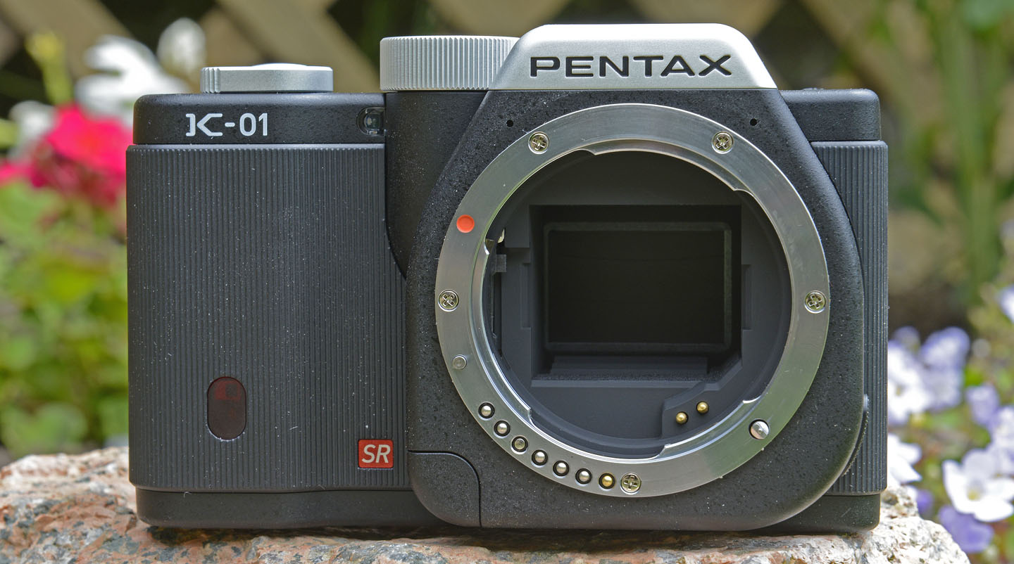Máy ảnh Pentax K-01 có khả năng chụp với tốc độ cao