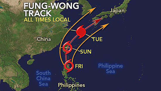 Bão Fung-Wong tiếp tục di chuyển theo hướng Bắc Tây Bắc (hướng ra phía ngoài Biển Đông). 