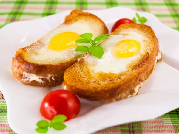 Bánh mỳ trứng kiểu mới thơm, giòn, ngọt và đậm đà hương vị là món ăn sáng cực ngon. 