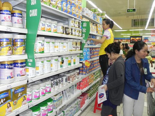 Người tiêu dùng vui mừng với những nỗ lực bình ổn giá sữa của Bộ Tài chính