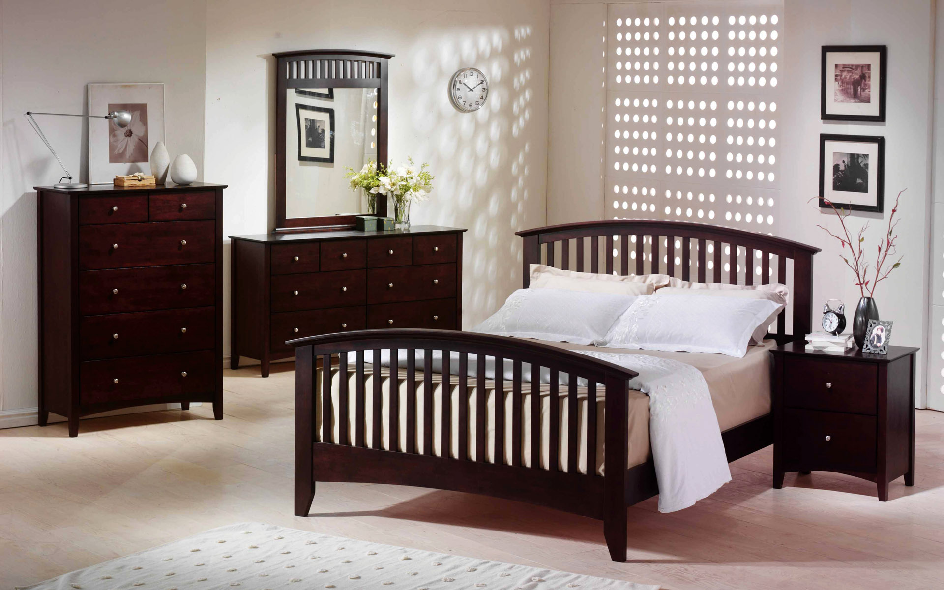 Nên chọn giường ngủ theo phòng thủy có đầu giường làm bằng gỗ hoặc bọc đệm, đảm bảo những giấc ngủ ngon cho gia chủ mỗi ngày