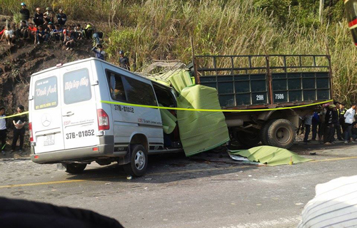 Tai nạn giao thông ở Thanh Hóa khiến 9 người chết, 5 người người bị thương