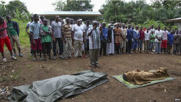 Đại dịch Ebola bùng phát mạnh mẽ tại 4 quốc gia Tây Phi khiến gần 1.000 người thiệt mạng