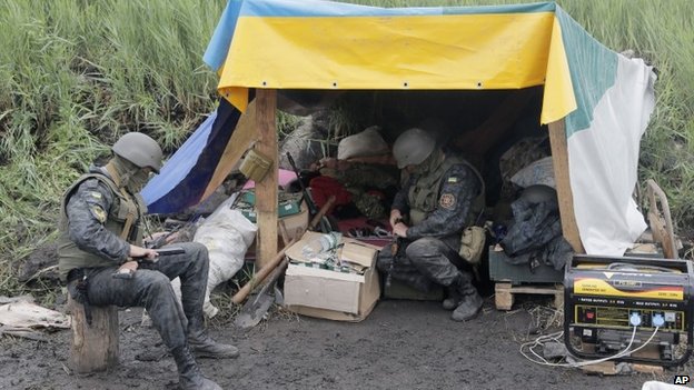 Đồn biên phòng Ukraine bị phiến quân ly khai thân Nga tấn công