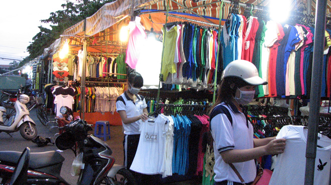 Chợ Đông Tác – chợ hàng thùng nổi tiếng nhất Hà Nội méo mặt vì ế hàng không có khách mua