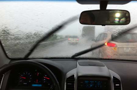 Lái xe trong mùa mưa bão đòi hỏi nhiều sự tập trung