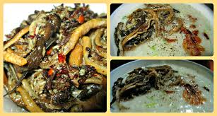Cho gạo tẻ, gạo nếp đã ngâm, cà rốt và nước xương lươn vào nồi nấu tới khi cháo nhừ, cà rốt mềm. Lúc này, cho phần thịt lươn vào khuấy đều. Đun thêm khoảng 5 phút, nêm vừa ăn.