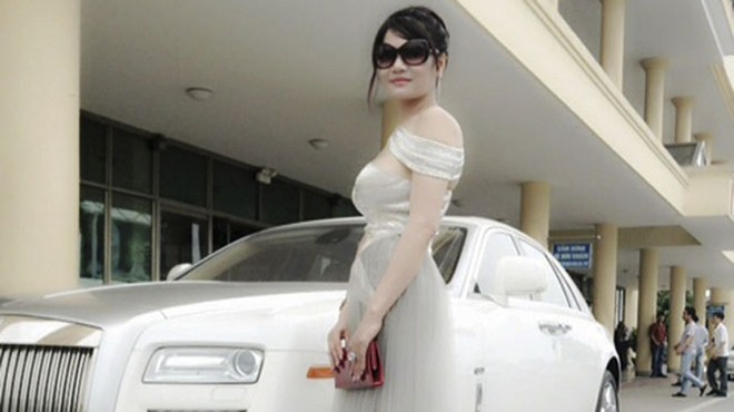 Chiếc Rolls-Royce Ghost biển Lào trị giá khoảng 5 tỷ đồng của nữ đại gia Nguyễn Thị Liễu.