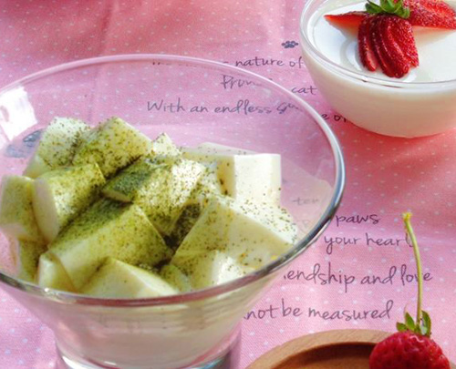 Sữa chua dẻo thơm ngon, mát lạnh tan trên đầu lưỡi.