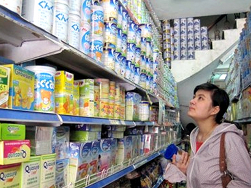 Bộ Tài chính thắt chặt bình ổn giá sữa
