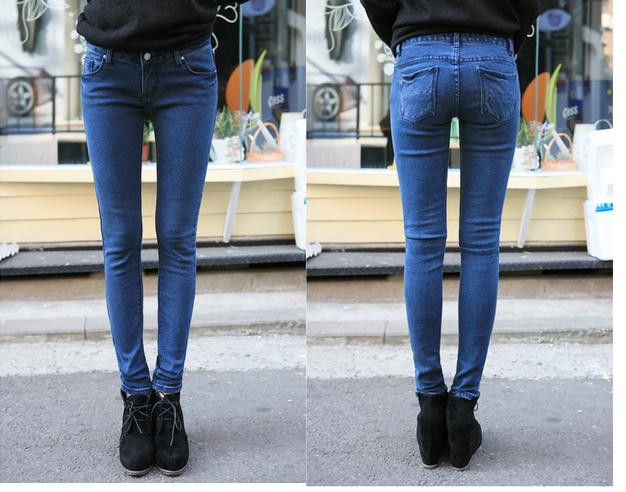 Mix quần jean skinny với thắt lưng ngang hông và bốt cao vừa đơn giản vừa đẹp 