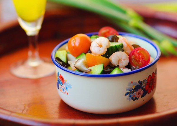 Món salad tôm thanh đạm và đầy màu sắc, không chỉ ngon miệng mà còn rất bổ dưỡng. 