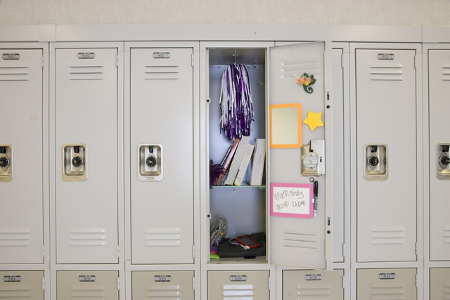 Tủ đựng đồ giúp các học sinh trung học bảo quản được tài sản cá nhân an toàn hơn