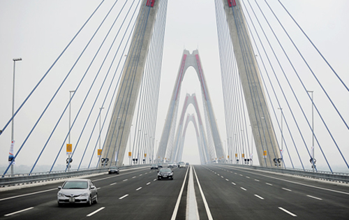 Cầu Nhật Tân giúp rút ngắn quãng đường từ trung tâm Hà Nội tới sân bay Nội Bài