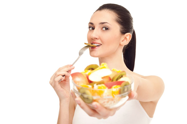 Ăn nhiều trái cây là một cách giúp mọi người ăn uống ngày Tết mà không lo béo