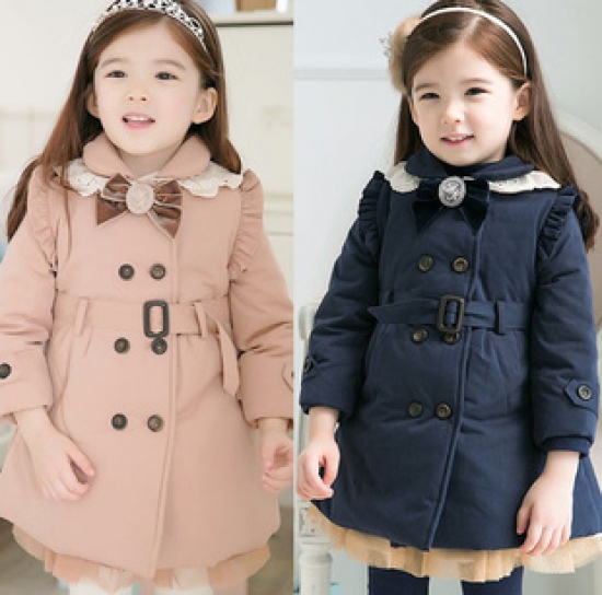 Cần chú ý đến độ ấm và độ thoải mái khi chọn áo khoác cho bé