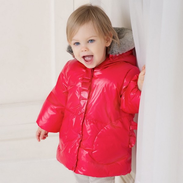 Áo khoác cho bé với chất liệu gió, lót bông là đảm bảo độ ấm tốt nhất