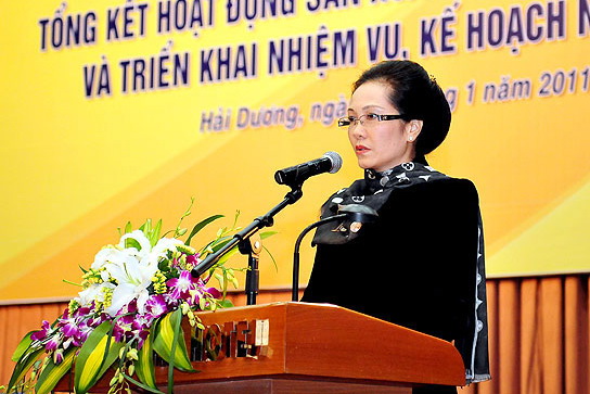 Bà Ngà đã tiếp quản vị trí lãnh đạo Tập đoàn Nam Cường sau khi chồng bà là doanh nhân Trần Văn Cường qua đời đầu năm 2010