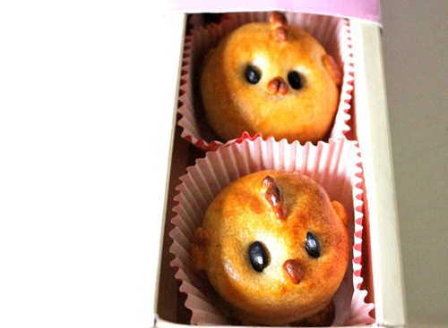 Với cách làm bánh trung thu hình gà trên sẽ có ngay món bánh ngộ nghĩnh cho bé