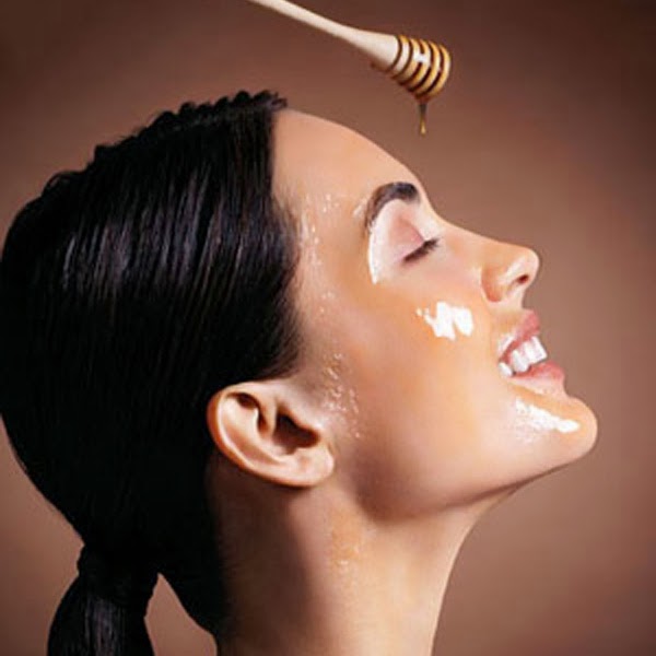 Tác dụng của mật ong với da mặt là làm dưỡng ẩm làn da
