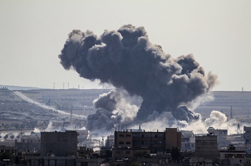 Khói bụi bốc lên từ thị trấn Kobani trong các đợt giao tranh giữa khủng bố IS và lực lượng người Kurd hôm 10 /11