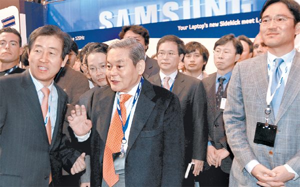 Chủ tịch tập đoàn Samsung Lee Kun Hee đòi nhân viên đối xử như một vị chúa