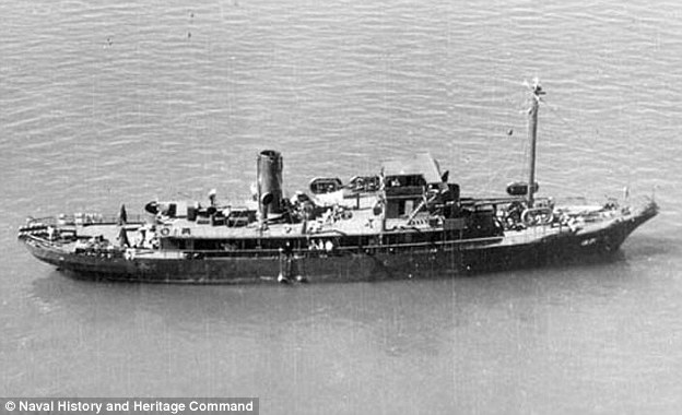 Con tàu ma trước khi bị ngư lôi đánh chìm vào năm 1946