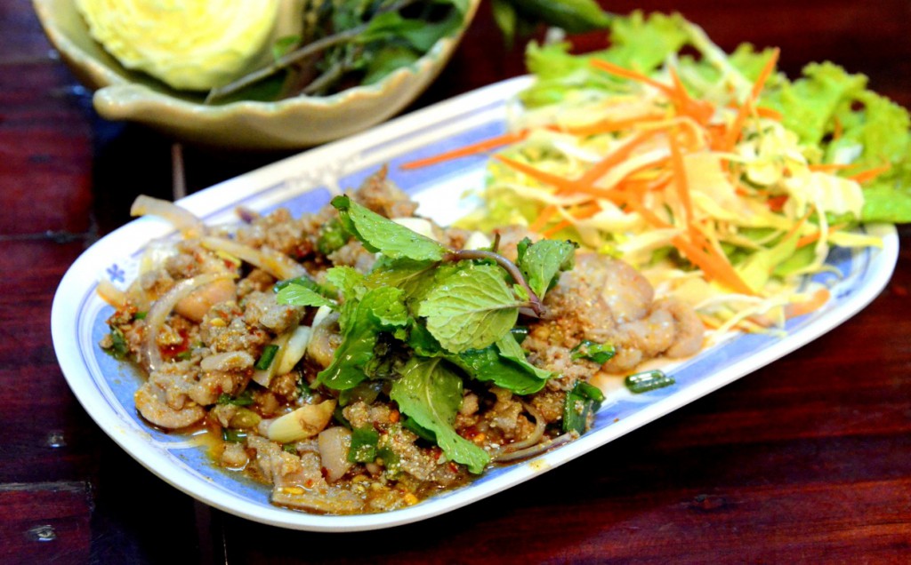 Người dân Lào dùng món đặc sản ăn Tết này với ý nghĩa cầu tài lộc dồi dào trong năm mới