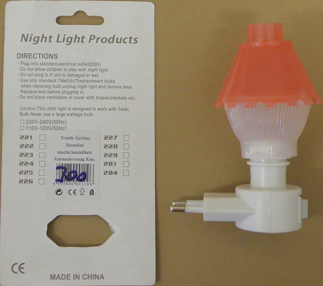 Người dùng nên thận trọng khi sử dụng đèn ngủ Trung Quốc vì nguy cơ giật điện