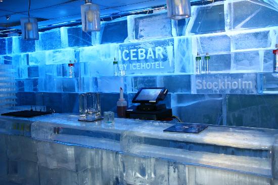 Ice bar của Thụy Điển được khai trương vào năm 2002