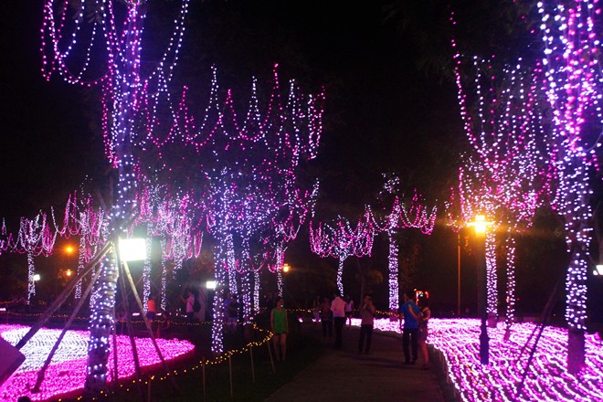 Công viên Tân Phú tràn ngập không gian lung linh, huyền ảo