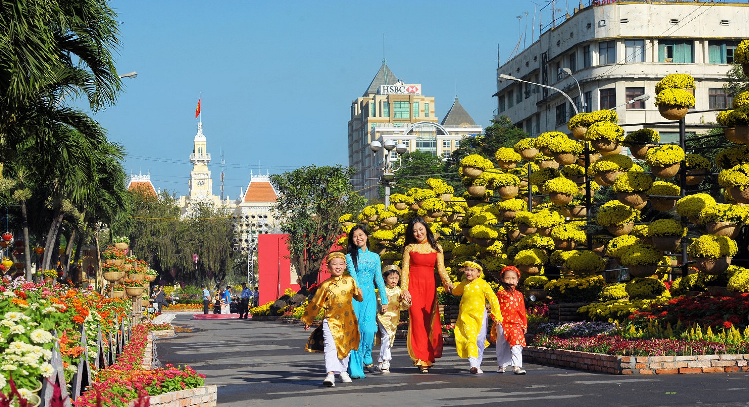 Đường hoa Nguyễn Huệ trong danh sách những địa điểm chụp ảnh Tết yêu thích của người Sài Gòn 