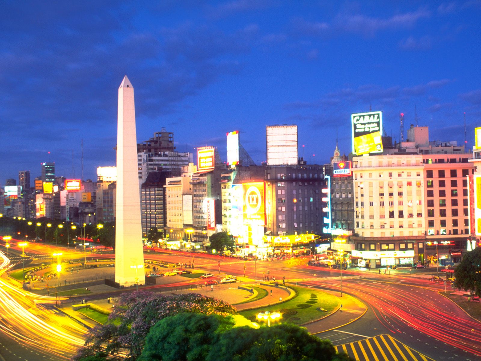 Cuộc sống về đêm đầy màu sắc và văn hóa đa dạng ở Buenos Aires